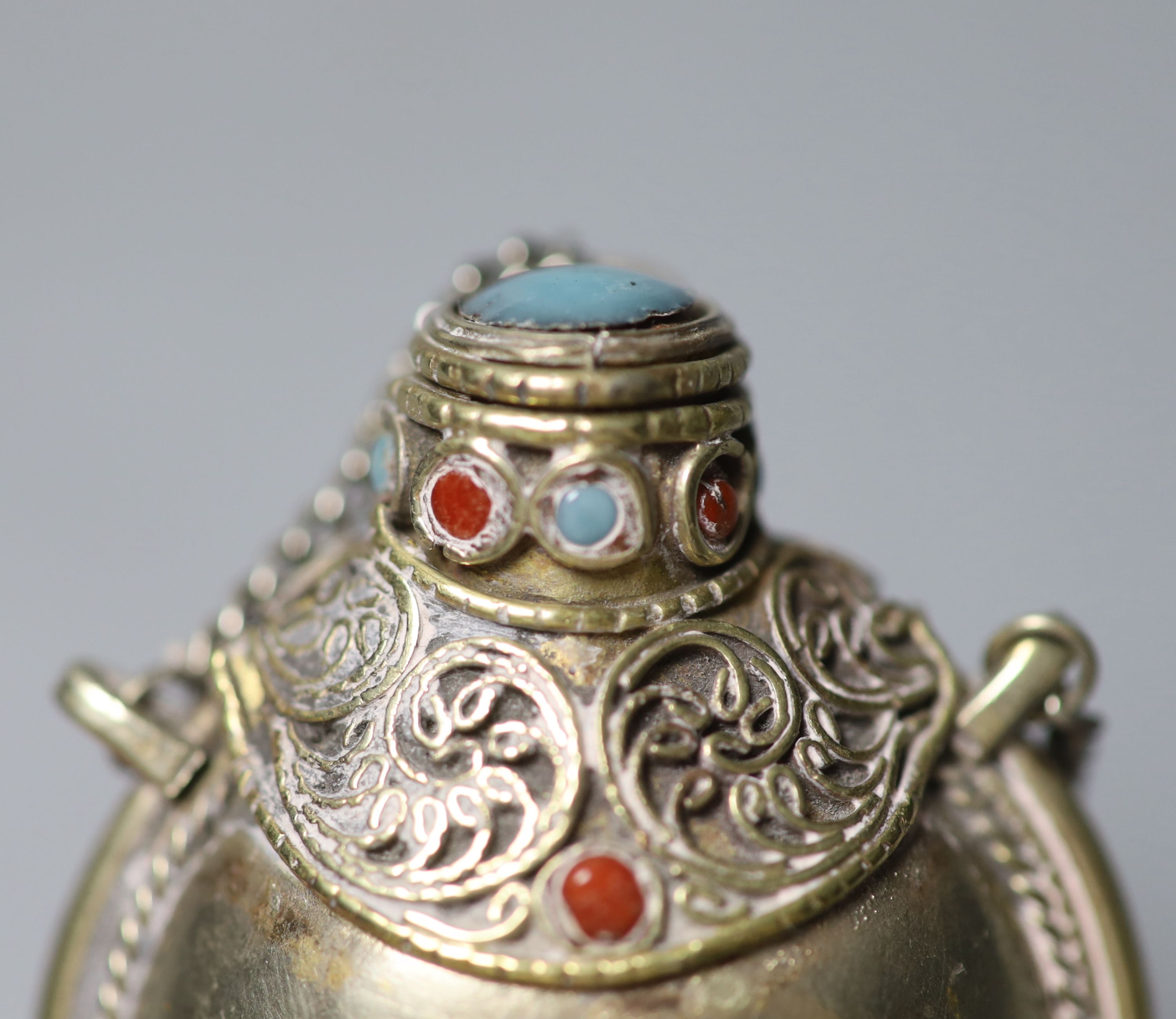 A Tibetan style mounted snuff bottle, length 5cm